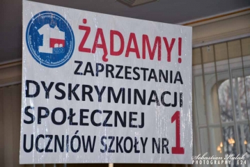 Pikieta pod urzędem_10