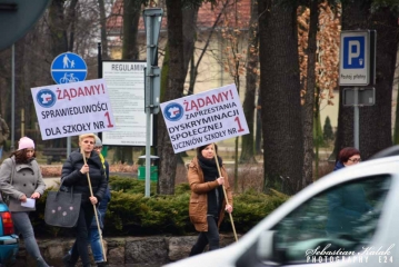 Pikieta pod urzędem_2