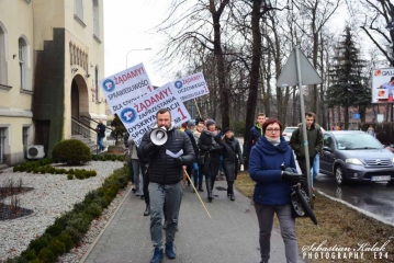 Pikieta pod urzędem_3