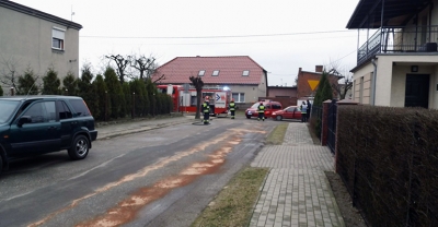 Strażacy pracowali przez ponad dwie godziny