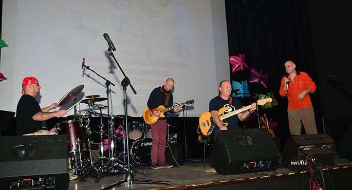 Zaśpiewali dla hospicjum[gallery]