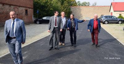 Utwardzili plac przy remizie