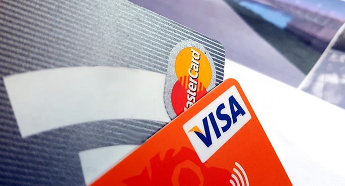 Płaciła znaleziona kartą