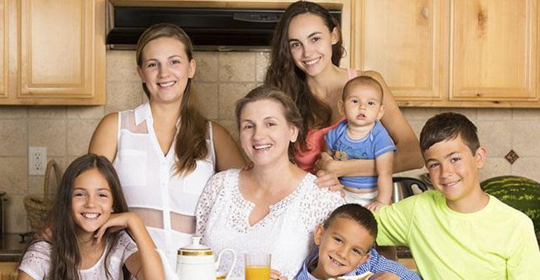 Dla kogo świadczenie mama 4+? I jak się o nią starać?