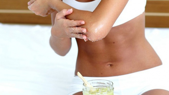 Odpowiednie zabiegi przywrócą łokciom ładny wygląd