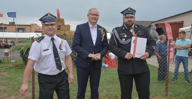 Na dożynkach pośpiewali i samochód odebrali
