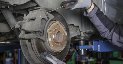 Kiedy wymienić klocki, a kiedy tarcze?