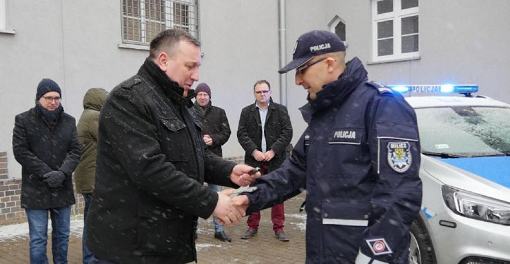 Nowy radiowóz na milickich drogach