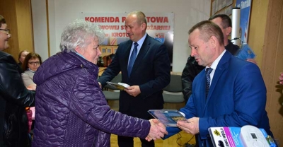 Rozdali 90 czujników czadu