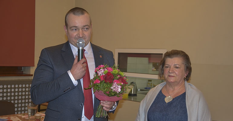 Kobiety wspólnie świętowały z mężczyznami