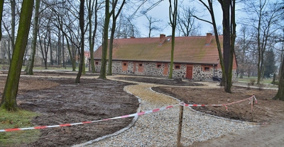 Woliera za 300 tys. zł