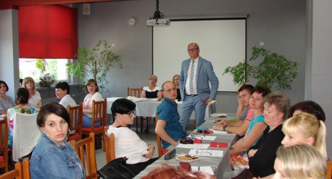 Senator Łukasz Mikołajczyk poprowadził debatę oświatową