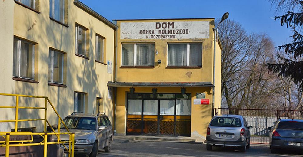 Nieprzeźroczysta folia na drzwiach