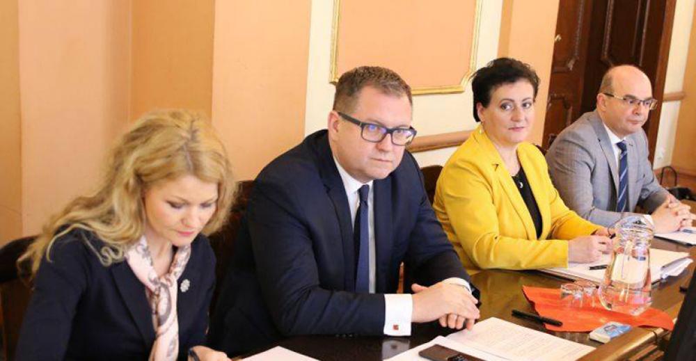 Grzegorz Sapiński pozbył się dwóch zastępców