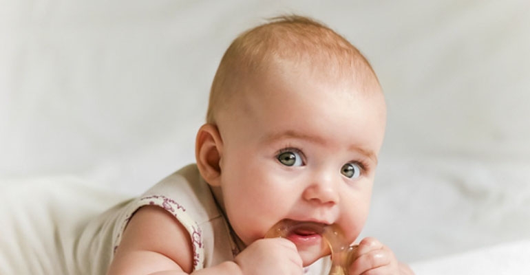 Ząbkowanie boli i swędzi