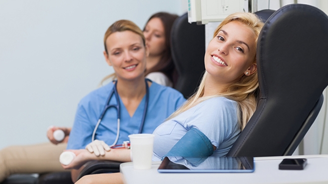 Do pobierania krwi używa się wyłącznie jednorazowych igieł. Nie musisz się więc obawiać żadnej infekcji