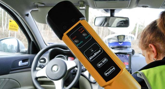 Pijany ojciec jechał z dziećmi