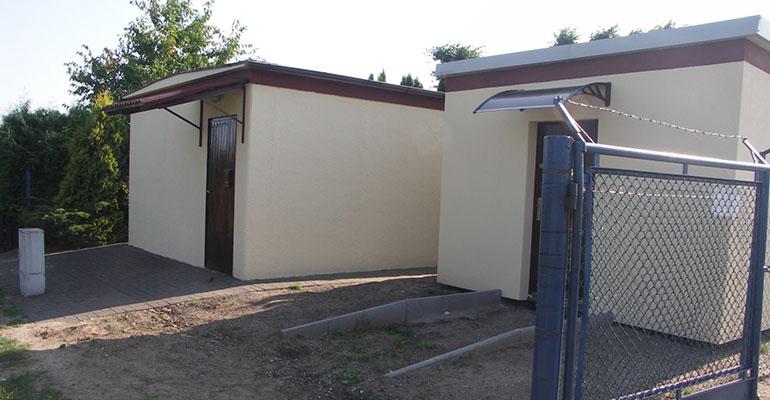 Toalety na działkach stoją legalnie