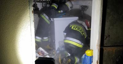 4 wozy straży pod marketem Dino