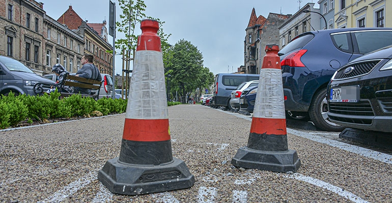 Pęknięcia na alei Powstańców