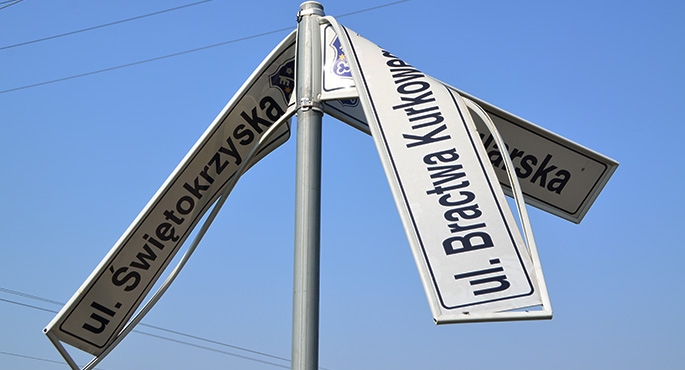 Niszczą znaki, siłownie i place zabaw