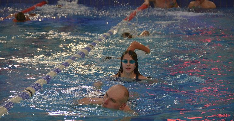 Kto wejdzie na basen za darmo?