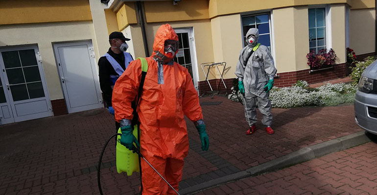 Strażacy dezynfekowali pomieszczenia BPS Baszków
