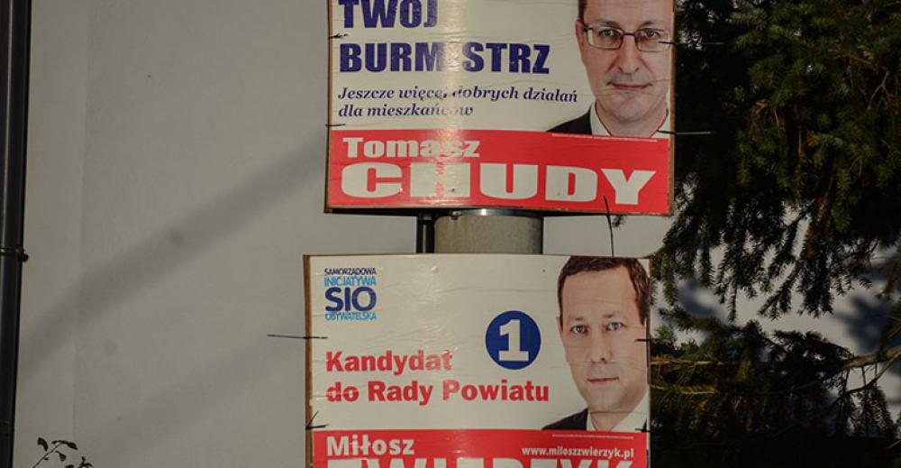 Reklamowali się na słupach energetycznych. Czy mieli zgodę