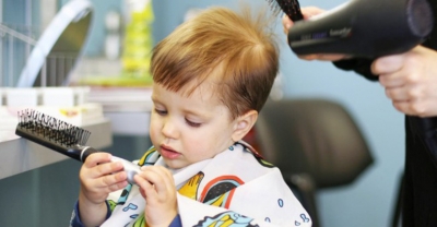 Z dzieckiem u fryzjera