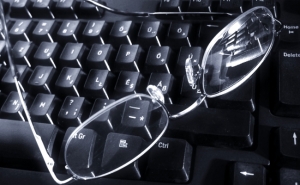 Spędzasz dużo czasu przed komputerem? Chroń oczy!