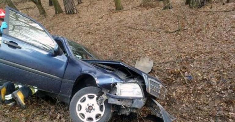 Wjechała autem do rowu