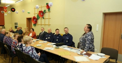 Policjanci spotkani się z seniorami