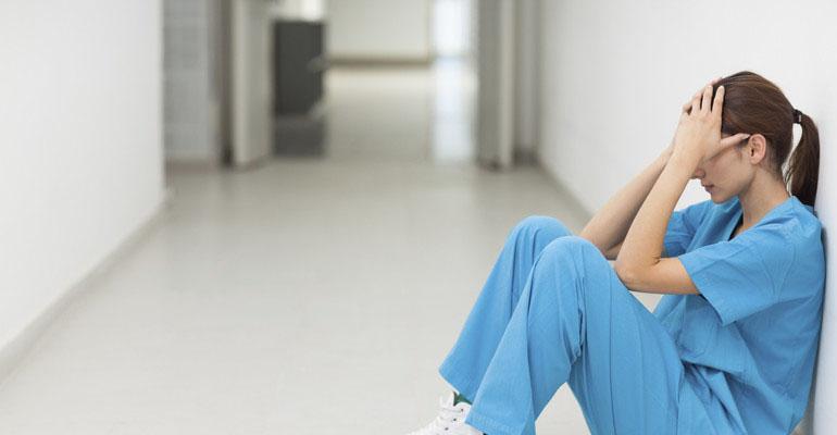 Pijana pielęgniarka zwolniona dyscyplinarnie