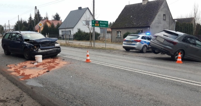 Zderzenie dwóch aut na krajówce