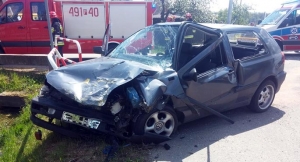 Nietrzeźwy kierowca golfa uderzył w busa