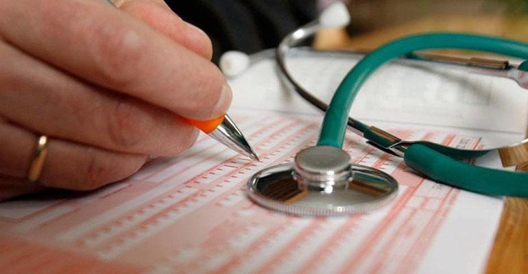 Chory na kręgosłup układał kostkę brukową