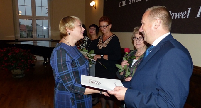 Za trud nauczania przyszłych pokoleń