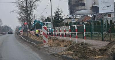 Firmy światłowodowe rozkopują chodniki