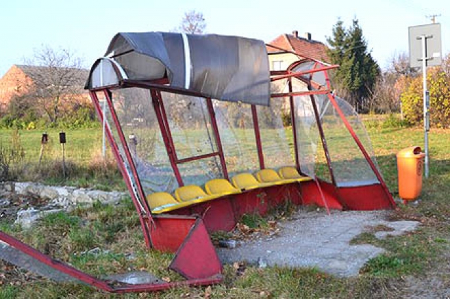 Tirem wjechał w przystanek