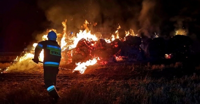 Pożar balotów słomy