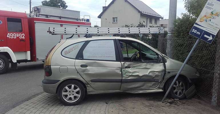 Ciężarówka wjechała w osobówkę