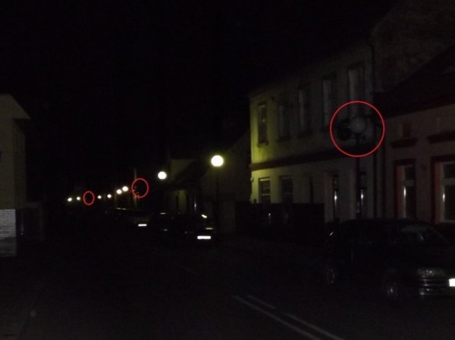 Nie działające lampy można zaobserwować wieczorami, kiedy to już Urząd nie pracuje