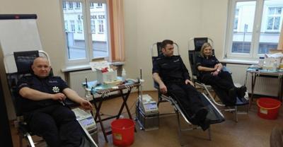 Policjanci honorowo oddali krew