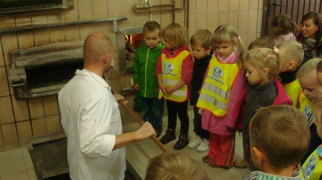 Poznali etapy powstawania chleba