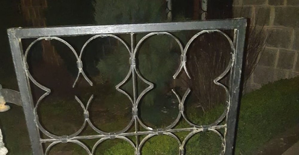 Na sylwestra powystawiali bramy