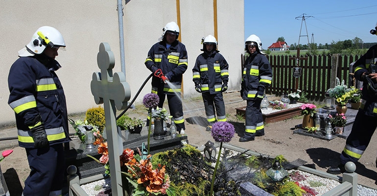 Pożar na cmentarzu