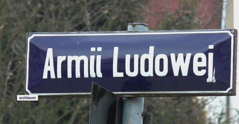 Dekomunizacja ulic dzieli Polaków