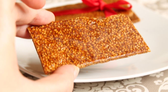 Do sezamków możesz dodać łyżkę siemienia lnianego