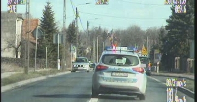 Eskortowali ojca z nieprzytomnym dzieckiem