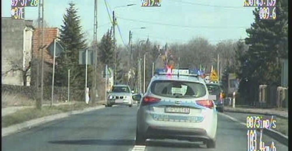 Eskortowali ojca z nieprzytomnym dzieckiem